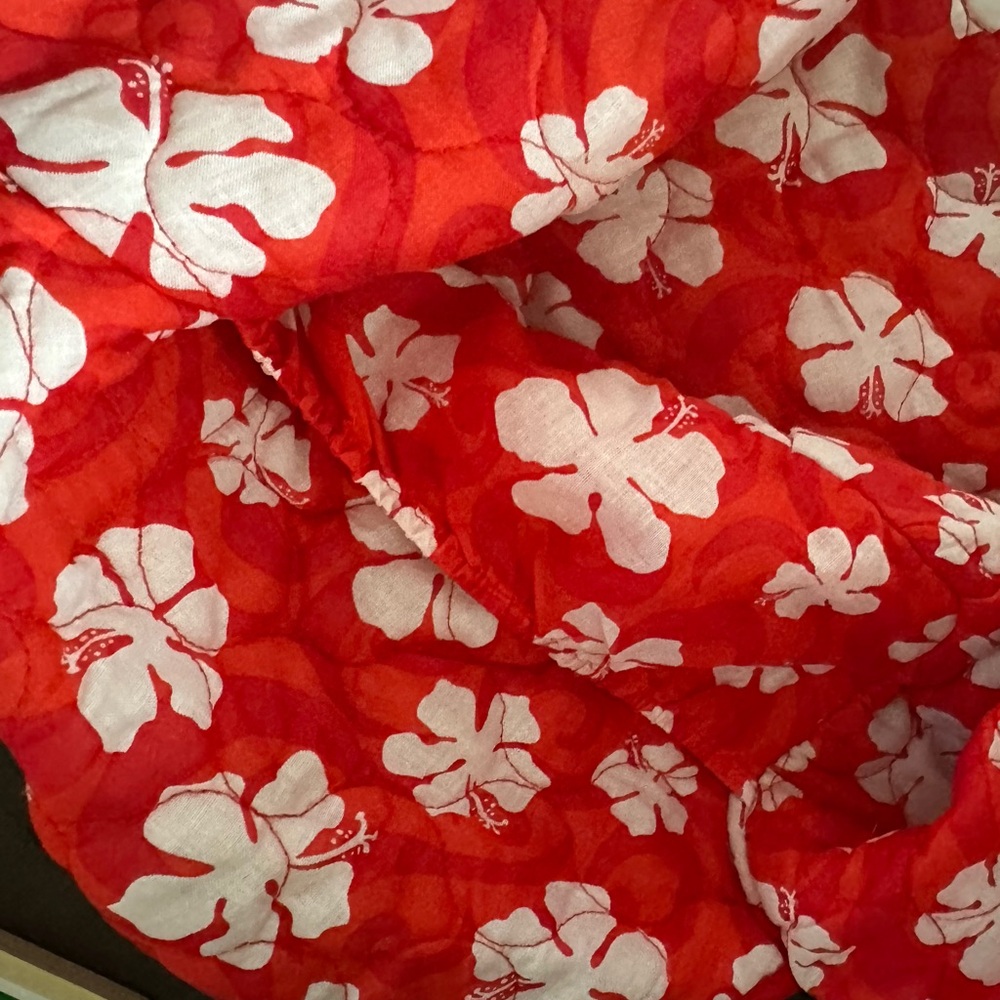 Toddler Red Hibiscus Floral Quilted Cart Cover - Picture 2 of 3